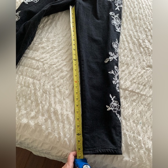 Levi’s women’s charcoal black embroidered flowers 721 high rise skinny 30 - Picture 6 of 15
